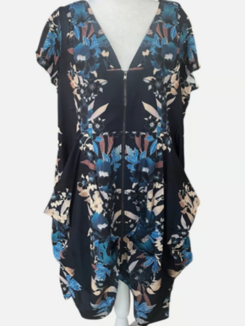 City chic women’s plus size dress, size 16, NWT